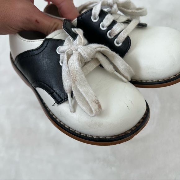 Footmates Cheer white and navy saddle shoes - Size 7 Oxford dress - Picture 4 of 5